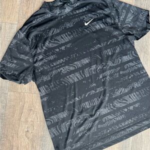 Nike Tiger Woods Men's Black Patterned Shirt (L)